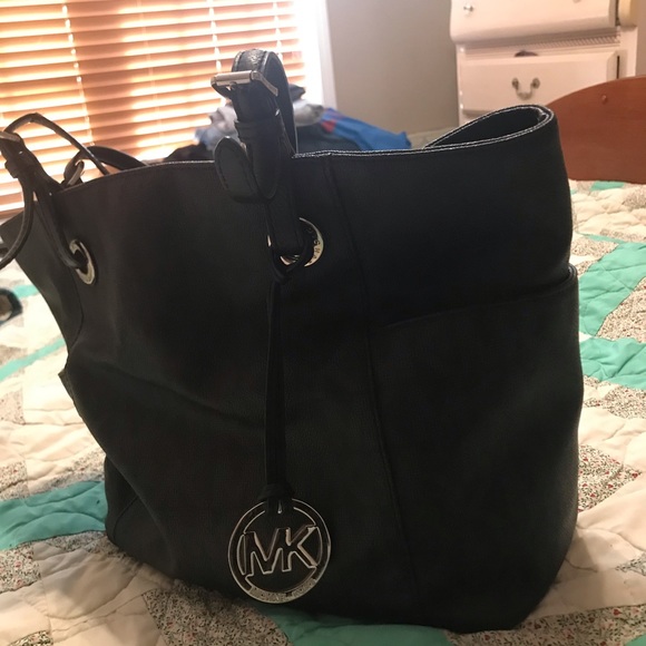 Black leather - Picture 3 of 4